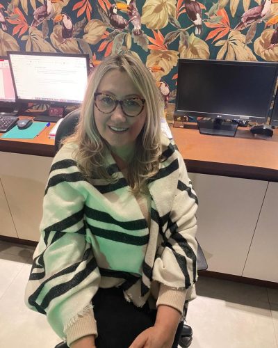 foto Dra. Ana 29jul fundo corrigido